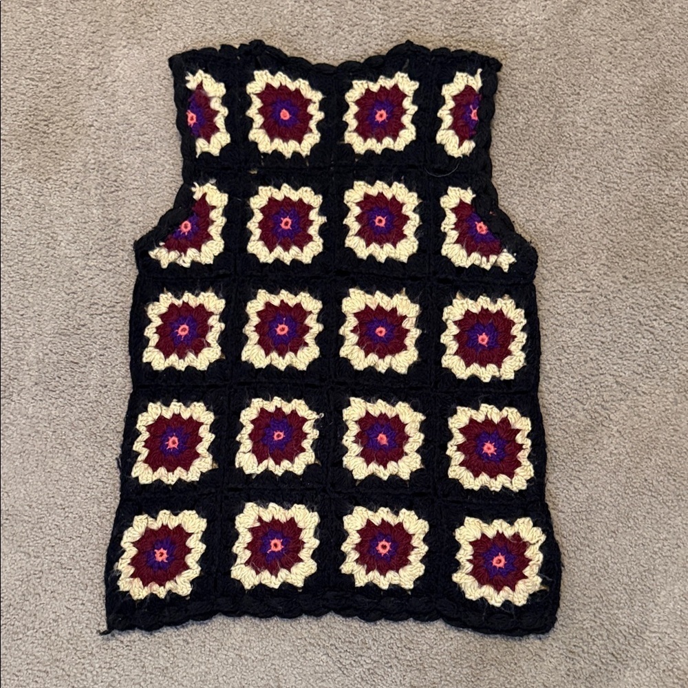 Expressions by Campus 1970’s Vintage Crochet Tank Top - Black, Cream, Maroon - Picture 4 of 7